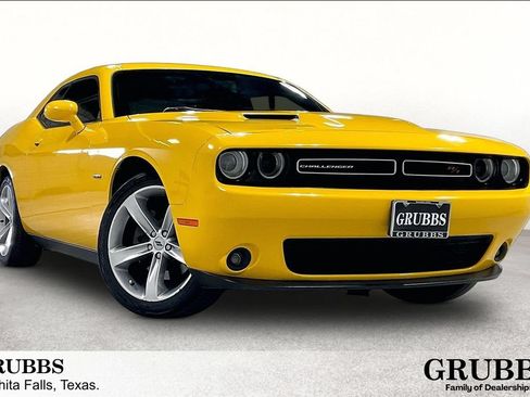 Used 2017 Dodge Challenger R/T RWD image 1