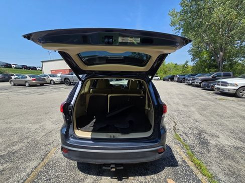 Used 2019 Toyota Highlander XLE FWD image 20