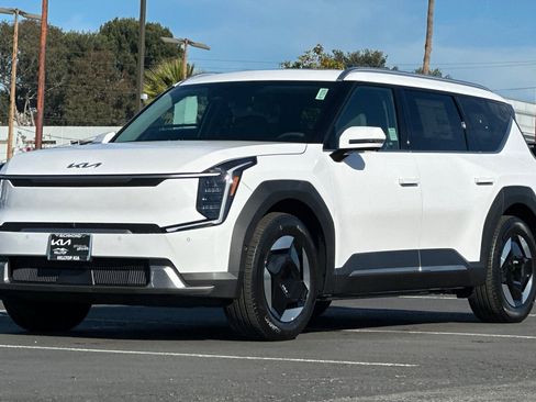 New 2026 Kia EV9 Wind image 8