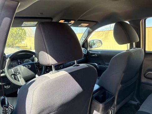 Used 2022 Toyota Tacoma TRD Off-Road w/ Technology Package image 19