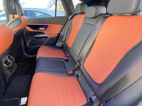 Used 2025 Mercedes-Benz GLC 350e 4MATIC image 11
