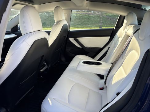 Used 2021 Tesla Model 3 Performance image 31