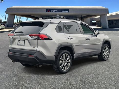 Used 2023 Toyota RAV4 XLE Premium image 6