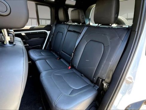 Used 2025 Land Rover Defender 110 X-Dynamic SE AWD/4WD image 21