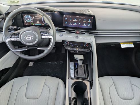 New 2025 Hyundai Elantra Limited image 14