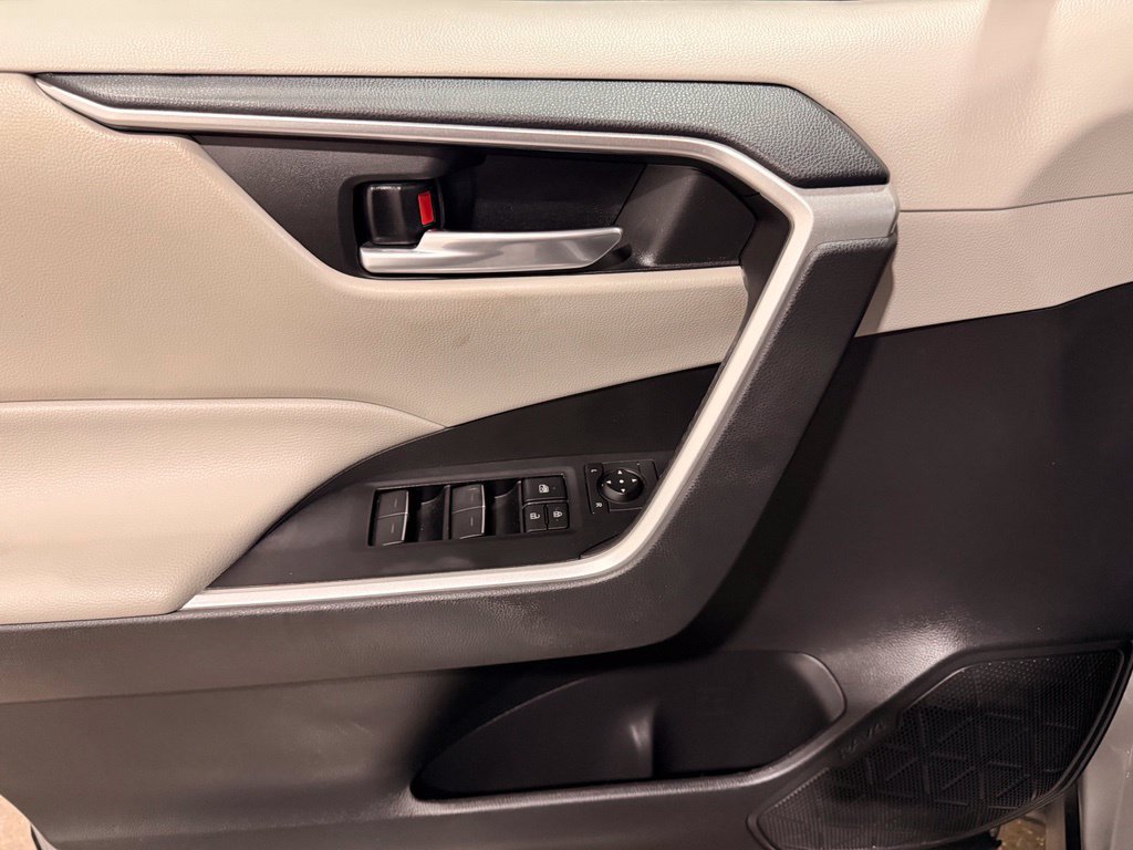 Used 2023 Toyota RAV4 XLE w/ Convenience Package FWD image 14
