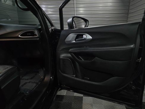 Used 2023 Chrysler Pacifica Touring-L w/ S Appearance Package FWD image 35