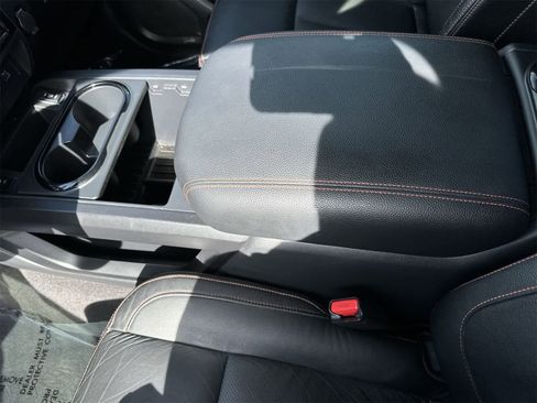 Used 2021 Nissan Titan PRO-4X w/ Pro-4x Convenience Package image 18