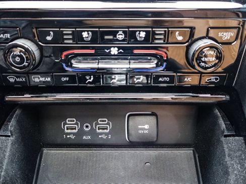 Used 2022 Jeep Grand Cherokee Summit w/ Luxury Tech Group V image 33