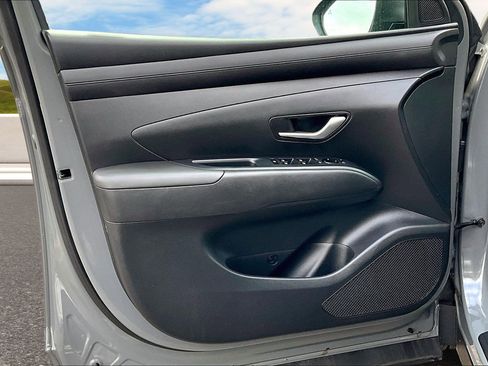 Used 2025 Hyundai Tucson SE image 12