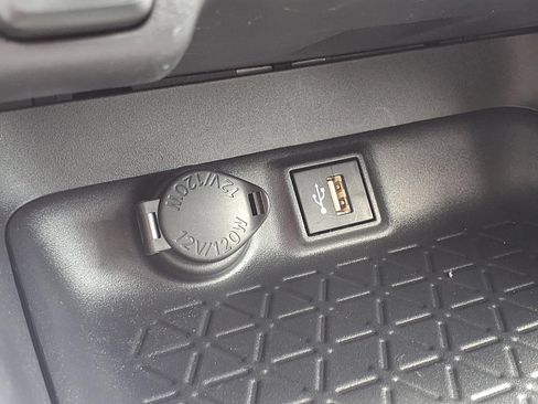 Used 2025 Toyota RAV4 XLE FWD image 5