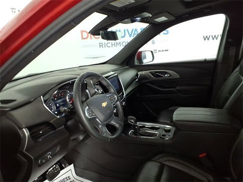 Used 2023 Chevrolet Traverse LT image 12