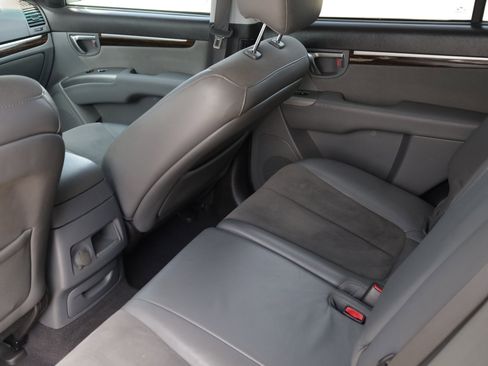 Used 2011 Hyundai Santa Fe SE image 14