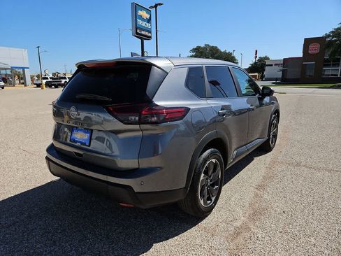 Used 2025 Nissan Rogue SV FWD image 8