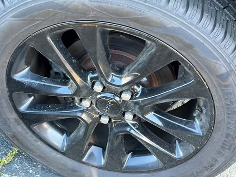 Used 2018 Jeep Grand Cherokee Altitude image 17