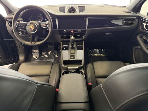 Certified 2025 Porsche Macan image 17
