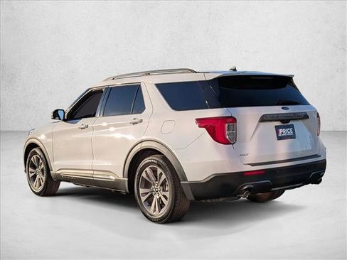 Used 2021 Ford Explorer XLT w/ Equipment Group 202A image 7