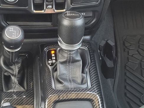 Used 2024 Jeep Gladiator Sport AWD/4WD image 19
