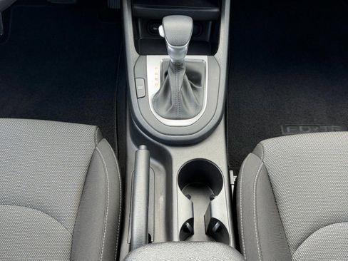 Used 2024 Kia Forte LXS w/ LXS Technology Package FWD image 17