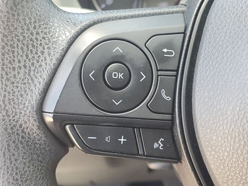 Used 2022 Toyota RAV4 XLE image 25