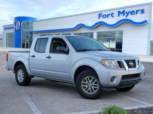 Used 2019 Nissan Frontier SV image 1