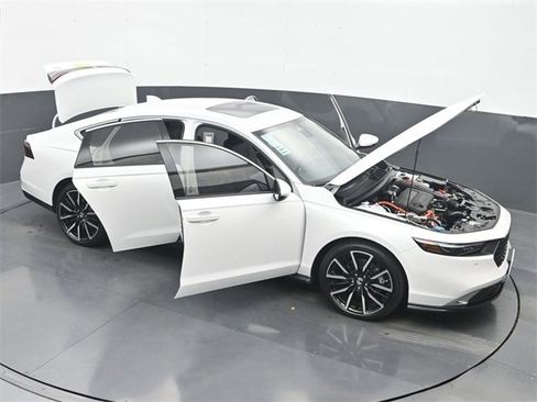 Certified 2024 Honda Accord Touring image 32