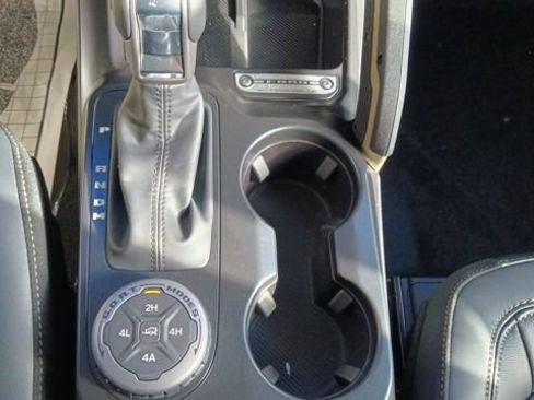 New 2025 Ford Bronco Badlands image 23