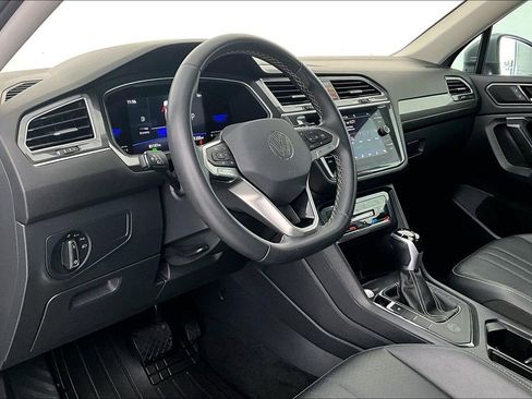 Used 2022 Volkswagen Tiguan SE image 15