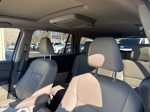 Used 2021 Honda Pilot Touring image 10