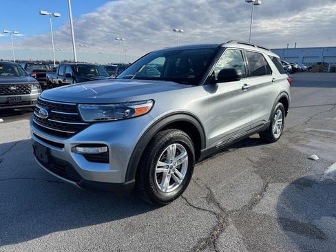 Used 2022 Ford Explorer XLT w/ Equipment Group 202A image 8