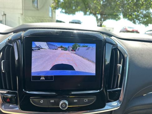 Used 2023 Chevrolet Traverse LT AWD/4WD image 18