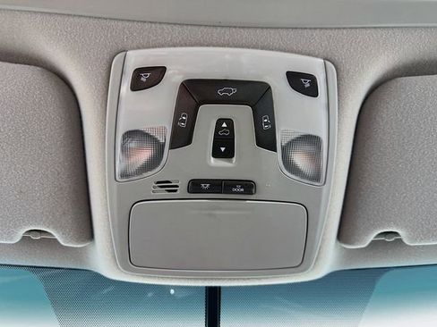 Used 2013 Toyota Sienna XLE image 18