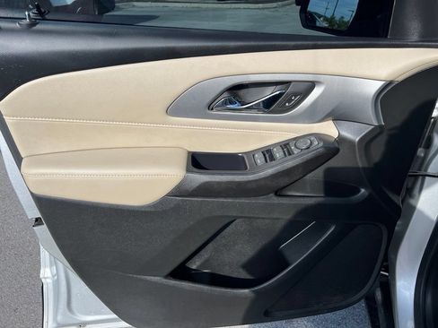 Used 2022 Chevrolet Traverse LS AWD/4WD image 16