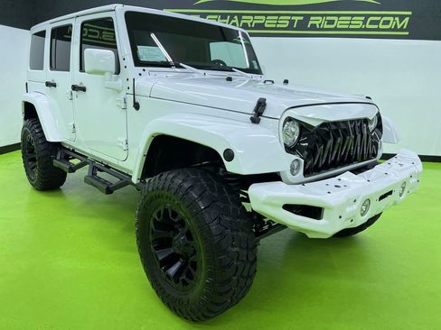 Used 2018 Jeep Wrangler Unlimited Sahara w/ Connectivity Group AWD/4WD image 2