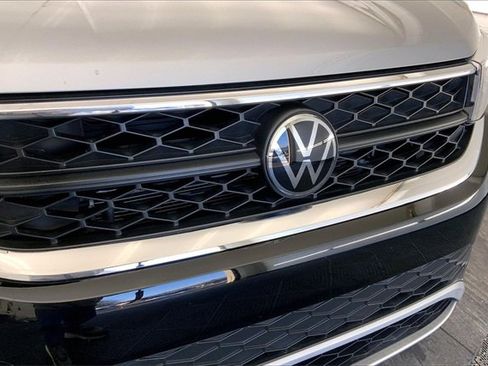 Used 2024 Volkswagen Taos SE image 30