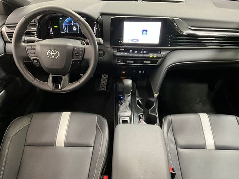 Used 2025 Toyota Camry SE FWD image 16