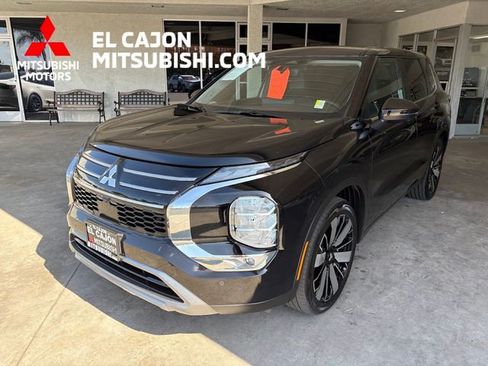 Used 2025 Mitsubishi Outlander SE FWD image 9