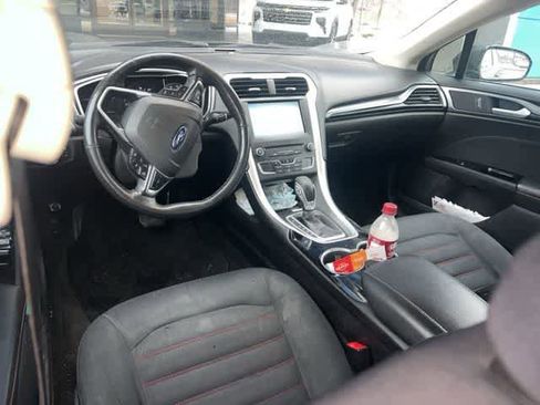 Used 2016 Ford Fusion SE image 11