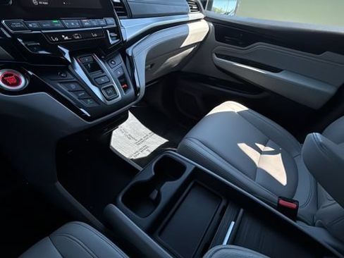 Used 2023 Honda Odyssey Touring image 14