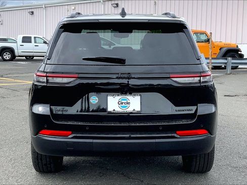 Certified 2024 Jeep Grand Cherokee Limited w/ Black Appearance Package AWD/4WD image 4