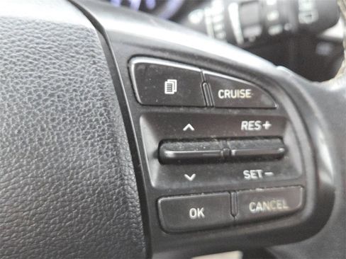 Used 2021 Hyundai Venue SEL w/ Cargo Package image 6