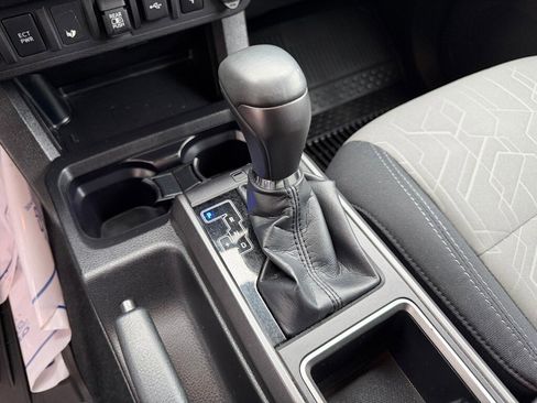 Used 2022 Toyota Tacoma TRD Sport image 17