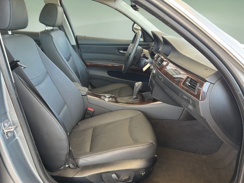 Used 2010 BMW 335i xDrive Sedan AWD/4WD image 11