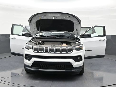 Used 2022 Jeep Compass Latitude FWD image 33