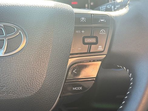 Used 2025 Toyota Camry SE image 19