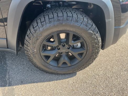 Used 2014 Jeep Cherokee Trailhawk w/ Comfort/Convenience Group AWD/4WD image 46