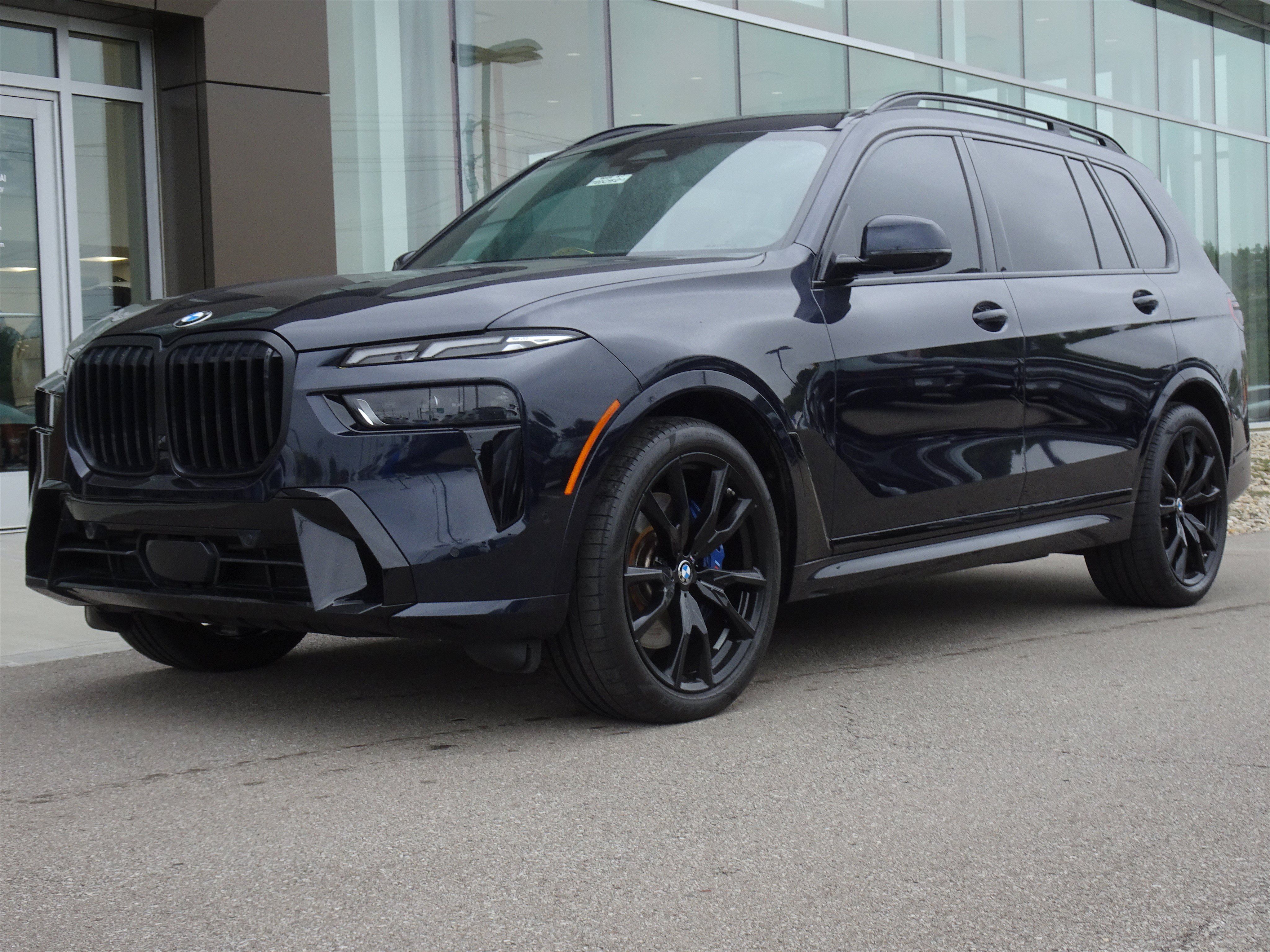 Used 2025 BMW X7 xDrive40i w/ M Sport Package AWD/4WD image 1