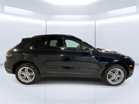 Used 2025 Porsche Macan image 5