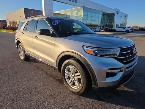 Used 2023 Ford Explorer XLT w/ Equipment Group 202A image 9