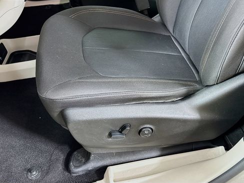 Used 2017 Chrysler Pacifica LX w/ Tire & Wheel Group FWD image 23